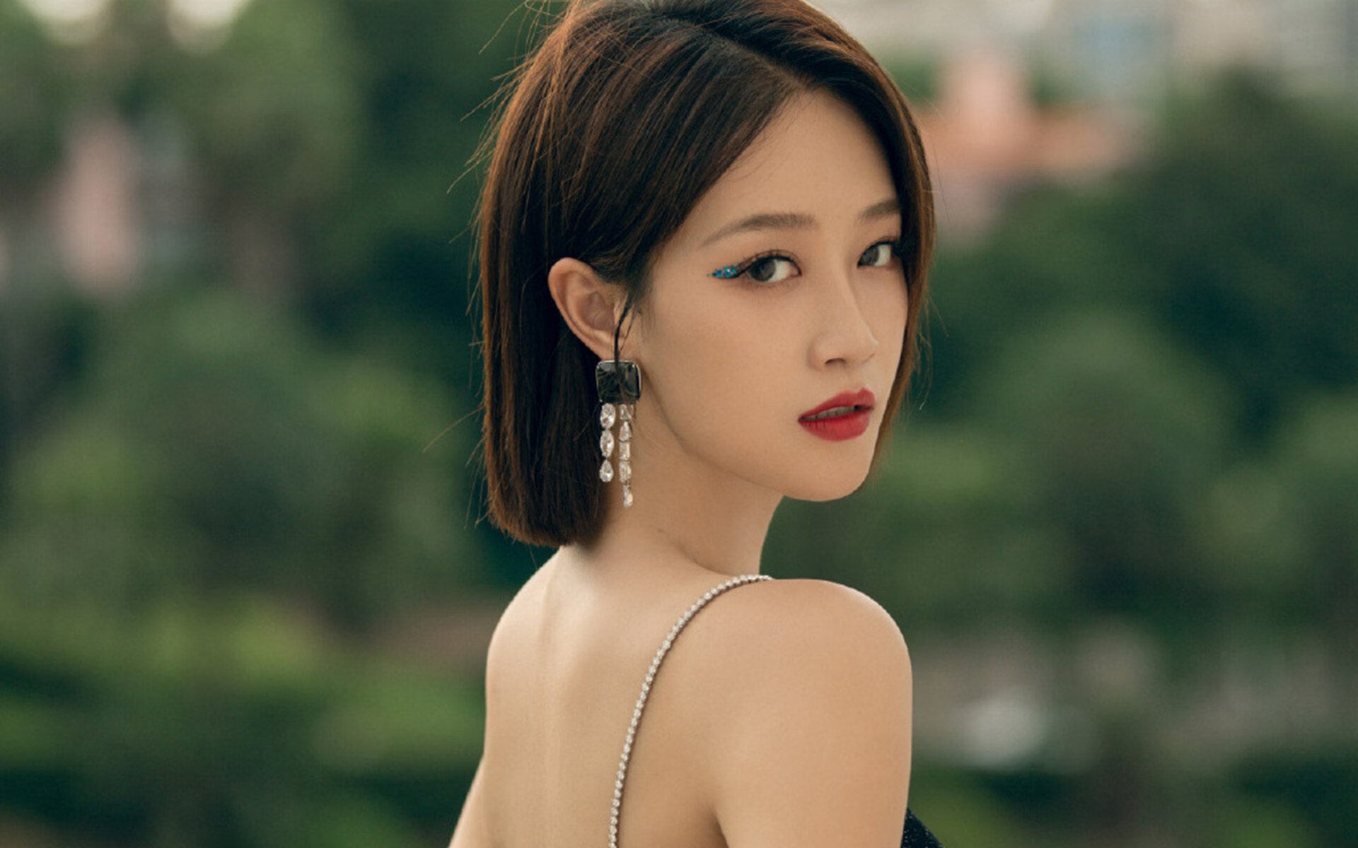 中超联赛是否应限制外援数量以扶持本土,中超联赛允许几个外援上场